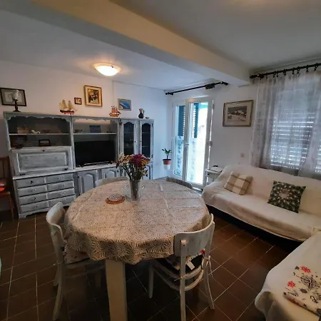 Baratula Apartment *